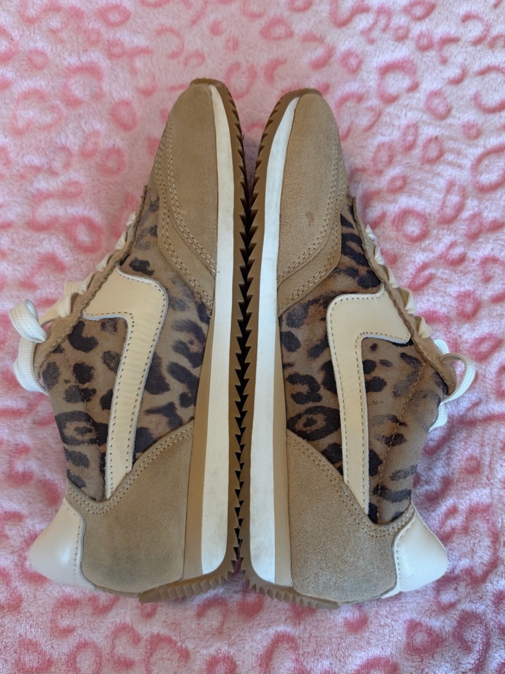 Dolce Vita Beige Leopard Print Tan Sneakers
Women’s Size: 7.5 - Picture 5 of 10